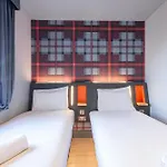 Easyhotel 酒店 3*