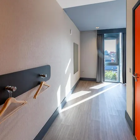 Easyhotel Hotel 3*
