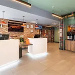 Hotell Easyhotel 3*