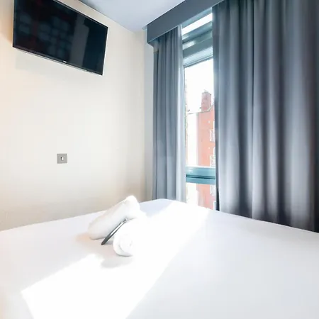 Szálloda Easyhotel 3*