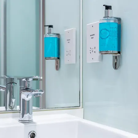 Easyhotel ホテル 3*