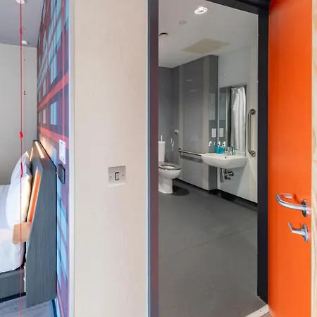 Easyhotel 3*