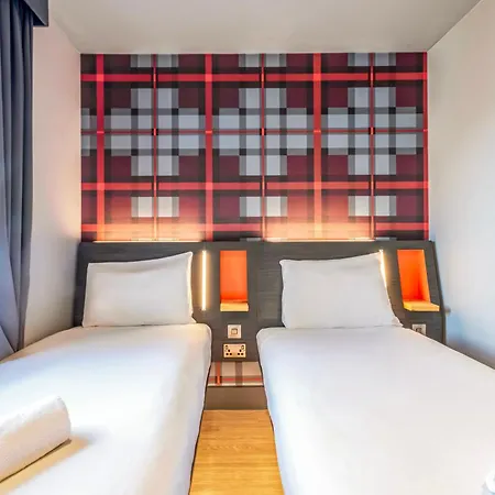 Easyhotel
