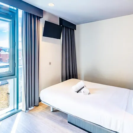 Easyhotel فندق