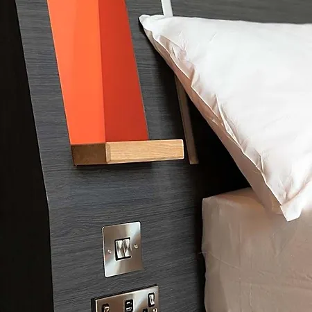 Easyhotel فندق