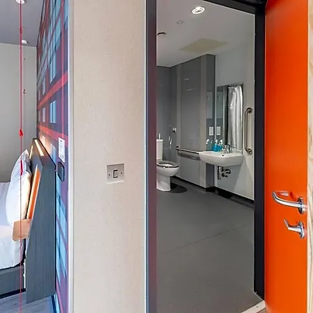 Easyhotel