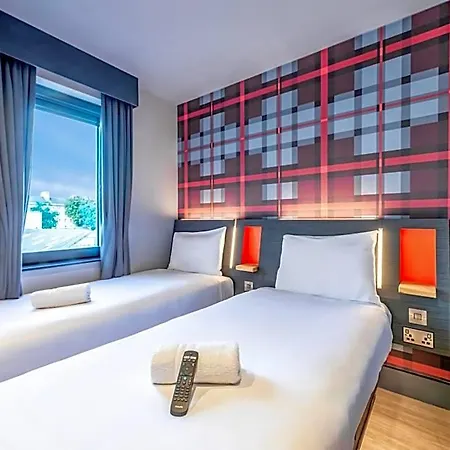 Easyhotel فندق 3*