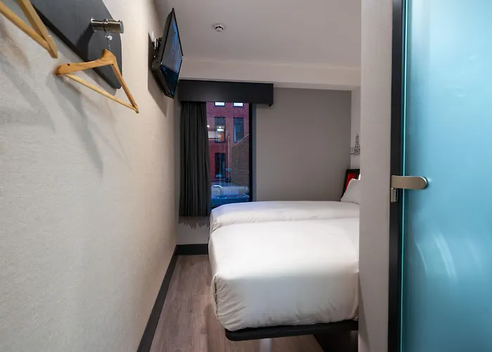 Easyhotel ホテル 3*