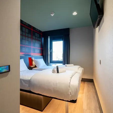 ホテル Easyhotel