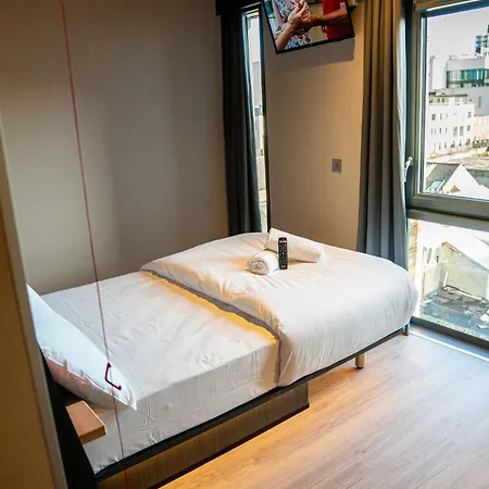 Easyhotel *