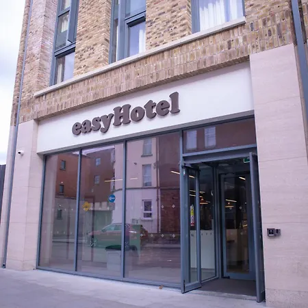 Easyhotel ホテル