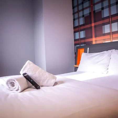 Easyhotel *