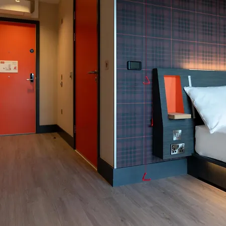 Easyhotel ホテル *