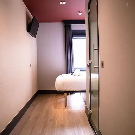 ホテル Easyhotel
