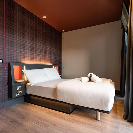 Easyhotel
